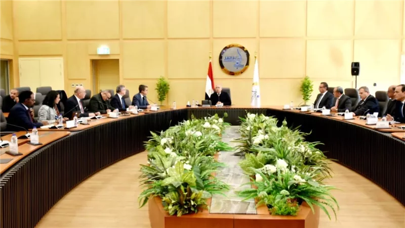 وزير الصناعة يبحث مع وفد من البنك الدولي اخر المستجدات الخاصة بمشروع تطوير لوجستيات التجارة بين القاهرة والاسكندرية 