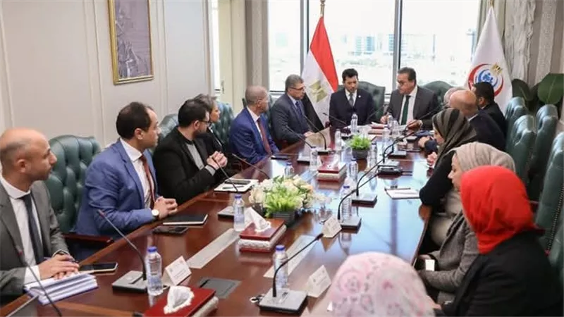  وزير الصحة ووزير الشباب والرياضة يشهدان توقيع مذكرة تفاهم لسرعة إنقاذ الأشخاص المعرضين للإصابة بتوقف عضلة القلب 