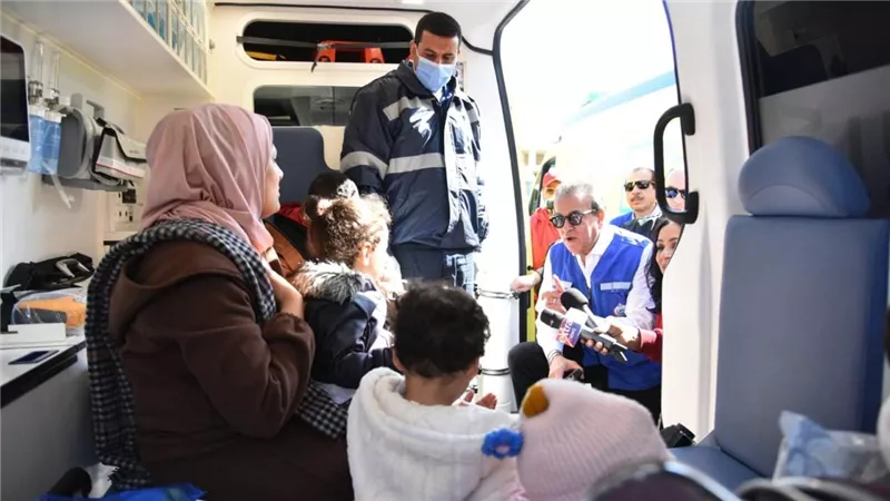 وزير الصحة يتفقد الحالة الصحية للمرضى والمصابين بمعبر رفح البري