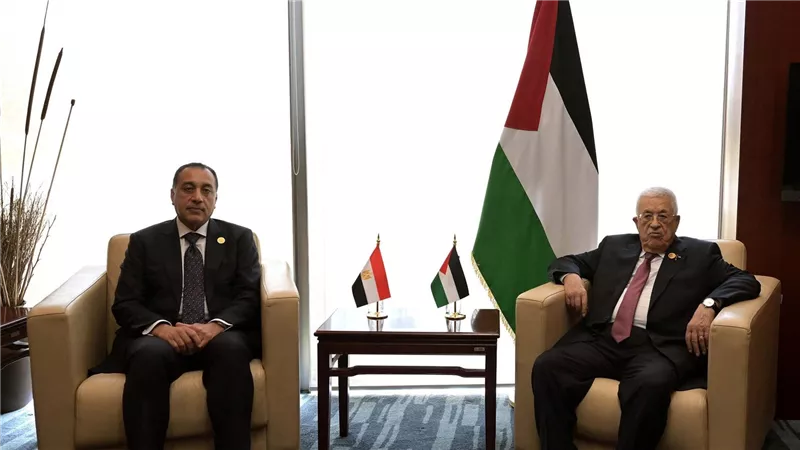 رئيس الوزراء يلتقي رئيس دولة فلسطين
