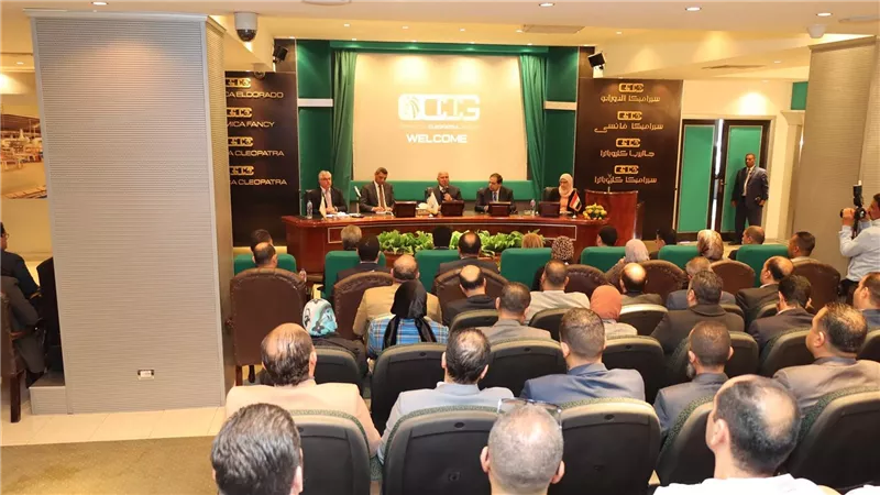 وزير الصناعة والنقل يلتقي مستثمرى السويس ويوجه بالحل الفورى لكافة المشكلات