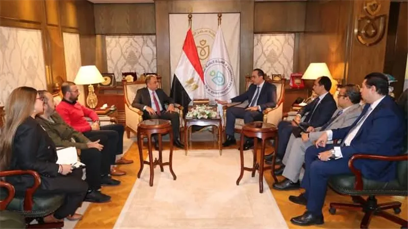 رئيس الرعاية الصحية يبحث مع الجامعة المصرية الصينية تعزيز تبادل الخبرات الصينية في مجالات التكنولوجيا 