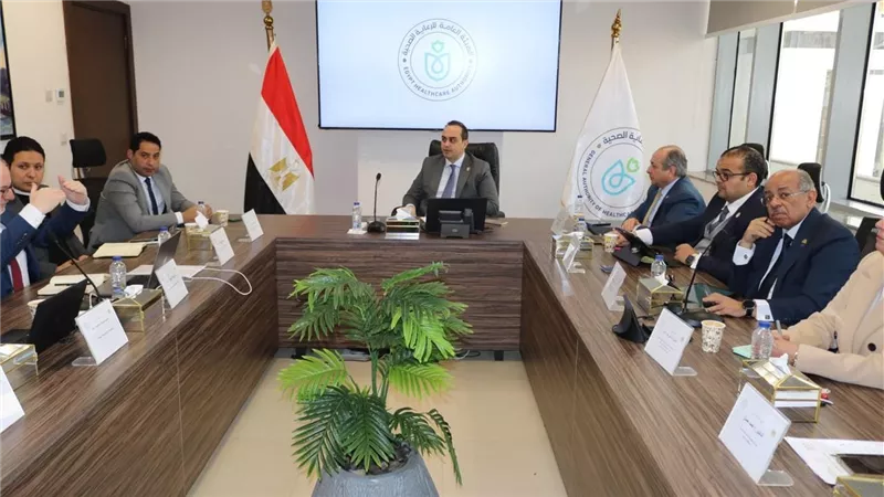 رئيس هيئة الرعاية الصحية يترأس اجتماع اللجنة العليا رفيعة المستوى لتحديث استراتيجية الهيئة 2025-2032 