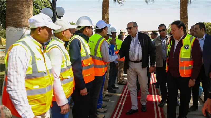 وزير قطاع الأعمال العام في زيارة لشركة النصر للتعدين بإدفو.. ويتفقد مواقع الإنتاج وأماكن المشروعات الجديدة