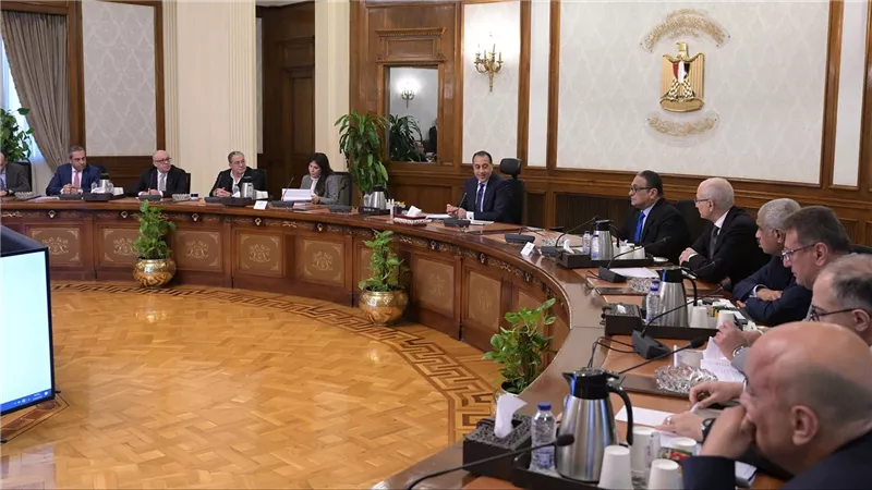 رئيس الوزراء يعقد اجتماعًا مع أعضاء اللجنة الاستشارية للتنمية العمرانية وتصدير العقار
