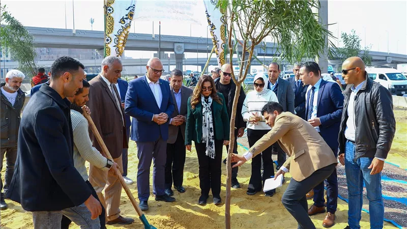 وزيرة التنمية المحلية ومحافظ القليوبية يدشنان مشروع زراعة و تشجير المحاور المرورية والطريق الدائري بنطاق القليوبية