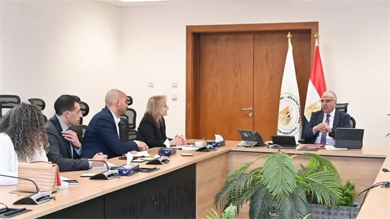 سويلم يبحث مع رئيس قطاع البنية التحتية بالبنك الأوروبي للإعمار والتنمية مجالات التعاون 