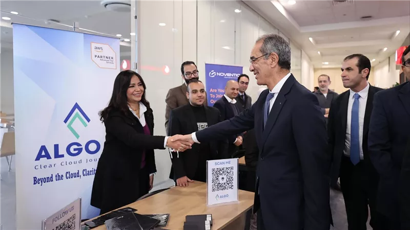 وزير الاتصالات يكرّم الفائزين بمسابقة السيارات ذاتية القيادة باستخدام الذكاء الاصطناعى AWS DeepRacer