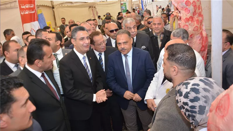 وزير التموين ومحافظ الشرقية يفتتحان معرض “أهلاً رمضان” بمدينة العاشر من رمضان