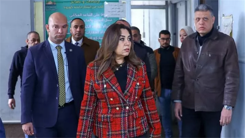 وزيرة التنمية المحلية تقوم بجولة مفاجئة علي حي بولاق الدكرور بالجيزة 