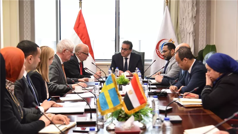 وزير الصحة يستقبل السفير السويدي ومستشار وكالة الصحة العامة السويدية لبحث التعاون في مجال الصحة العامة