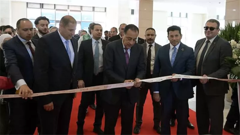 رئيس الوزراء يتفقد جناح وزارة الشباب والرياضة بمعرض ومؤتمر