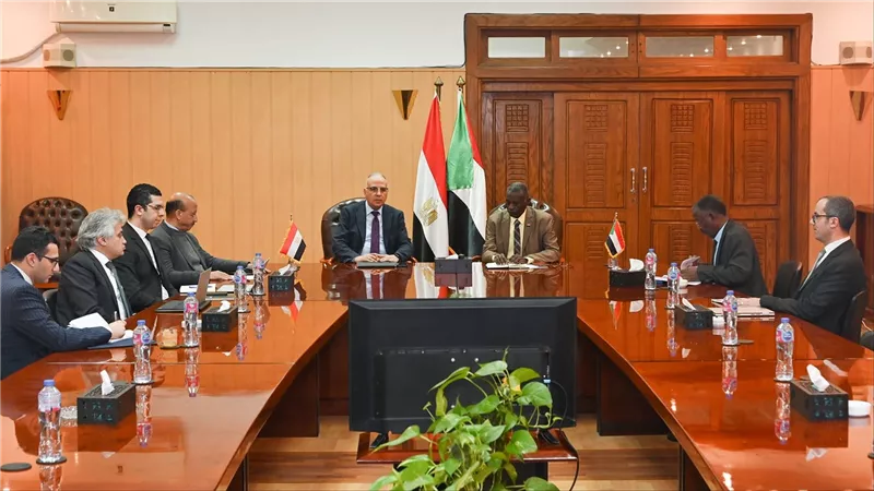 وزير الرى ونظيره السودانى يعقدان إجتماعاً عقب الاجتماع الإستثنائى للهيئة الفنية الدائمة المشتركة لمياه النيل 