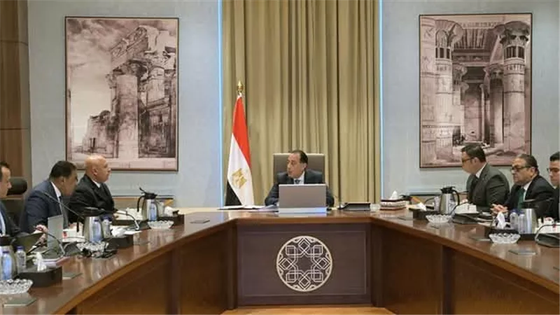 رئيس الوزراء يُتابع مستجدات الموقف التنفيذي لمدينة 