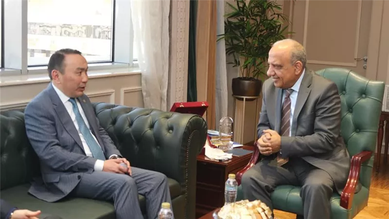 وزير الكهرباء والطاقة المتجددة يستقبل سفير كازاخستان بالقاهرة لبحث سبل دعم وتعزيز فرص التعاون والشراكة والاستثمار