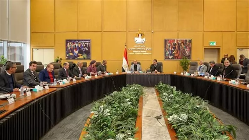 وزيرا الإسكان وقطاع الأعمال يعقدان اجتماعا لمتابعة تطورات العمل في المشروعات المشتركة