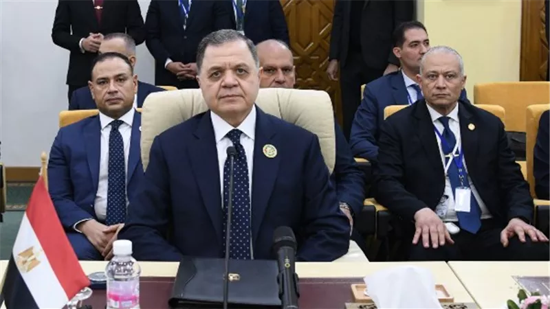 وزير الداخلية يهنئ الرئيس السيسي بشهر رمضان