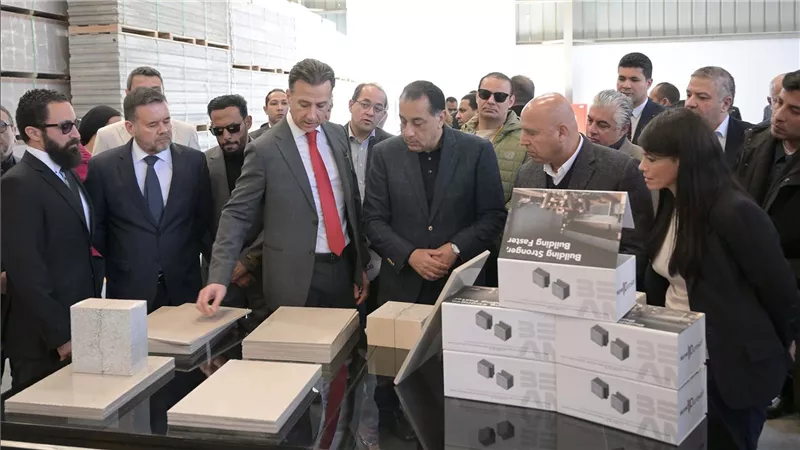 رئيس الوزراء يفتتح توسعات مصنع شركة 