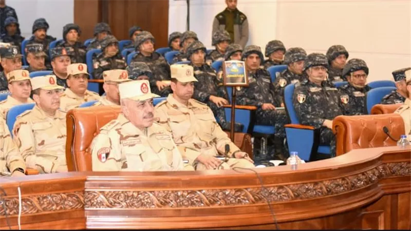 الفريق أحمد خليفة رئيس أركان حرب القوات المسلحة يشهد المرحلة الرئيسية لتنفيذ مشروع مراكز القيادة التعبوى للأسطول الشمالى بالقوات البحرية