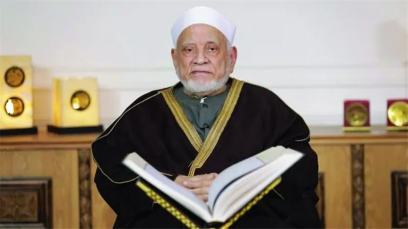 حقيقة تعرض الدكتور أحمد عمر هاشم للإغماء بمسجد الحسين