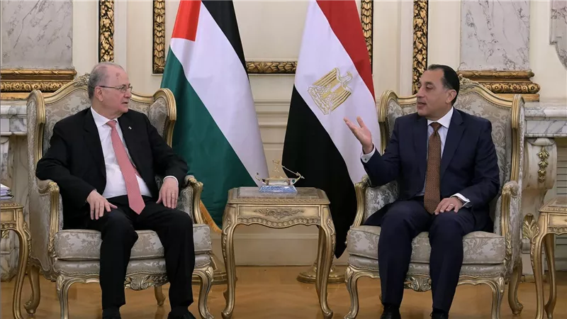 رئيس الوزراء يلتقى نظيره الفلسطيني لاستعراض ملامح خطة التعافي المبكر وإعادة إعمار غزة