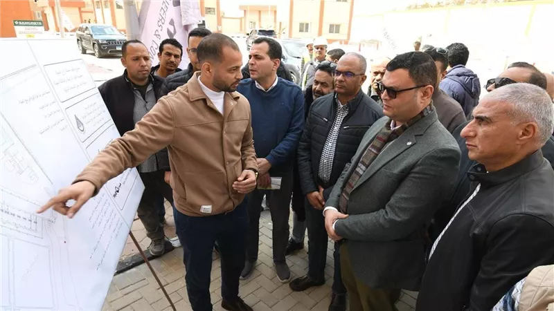 وزير الإسكان يتفقد وحدات 