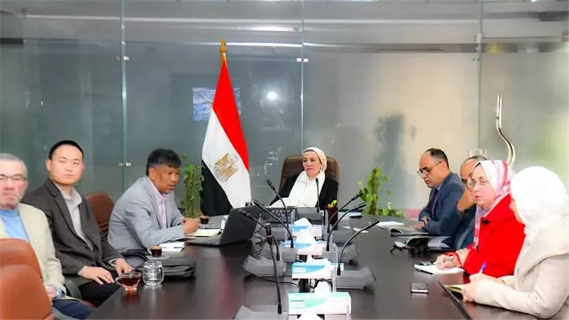 وزيرة البيئة تناقش مع احدى الشركات الصينية توطين تكنولوجيا زراعة الغابات في مصر