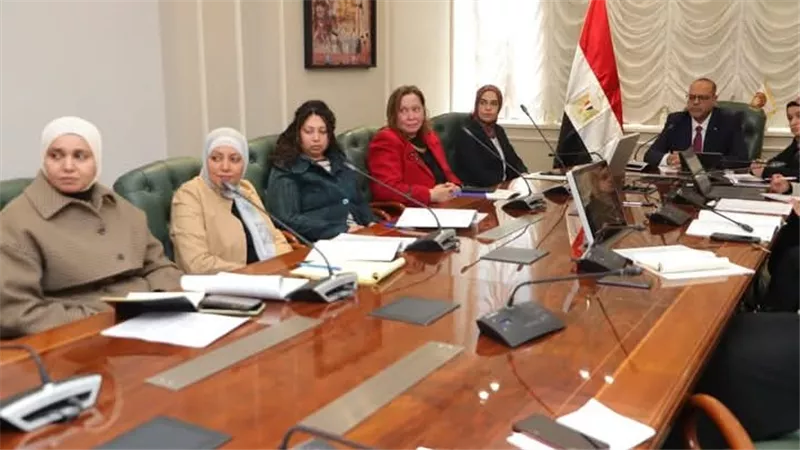 وزير العمل يترأس اجتماع اللجنة التوجيهية للخطة الوطنية لتعزيز المساواة بين الجنسين