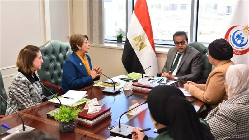 وزير الصحة يبحث مع رئيس مجلس السكان الدولي بنيويورك التوسع في تقديم خدمات تنمية الأسرة