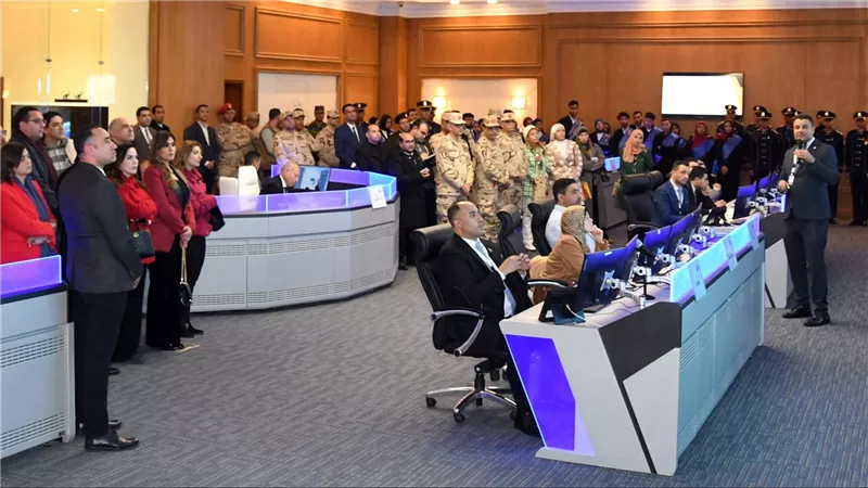 القوات المسلحة تنظم زيارة لوفد من الإعلاميين وطلبة الأكاديمية العسكرية المصرية والجامعات لمركز السيطرة المتكامل للشبكة الوطنية للطوارئ والسلامة العامة بمقر القيادة الإستراتيجية