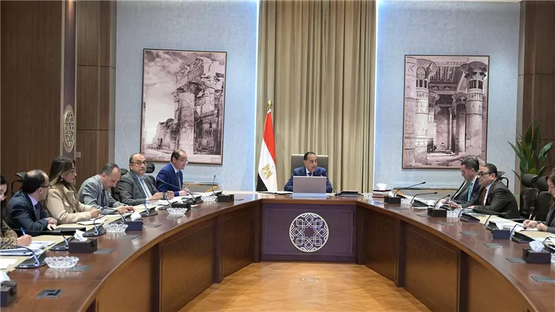 رئيس الوزراء يستعرض موقف منظومة تداول الأقطان.. ويوجه بسرعة سداد مستحقات المزارعين