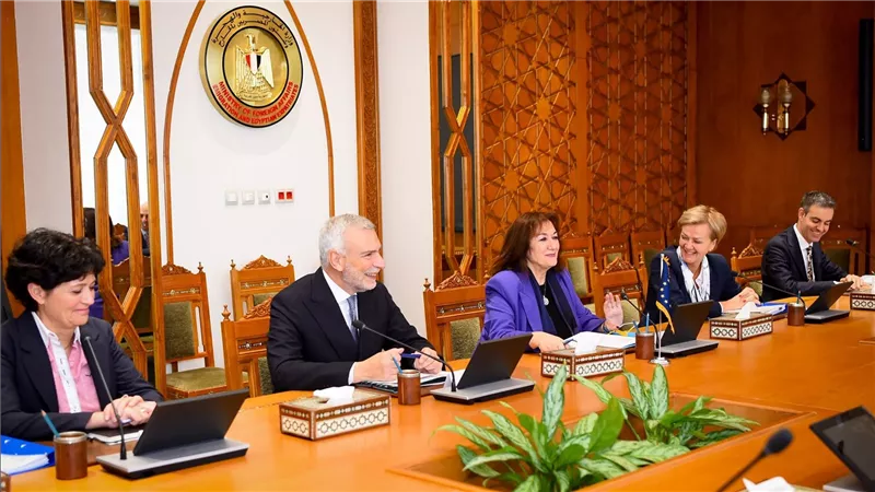 وزير الخارجية والهجرة يجرى مشاورات سياسية مع مفوضة الاتحاد الأوروبى لشئون المتوسط