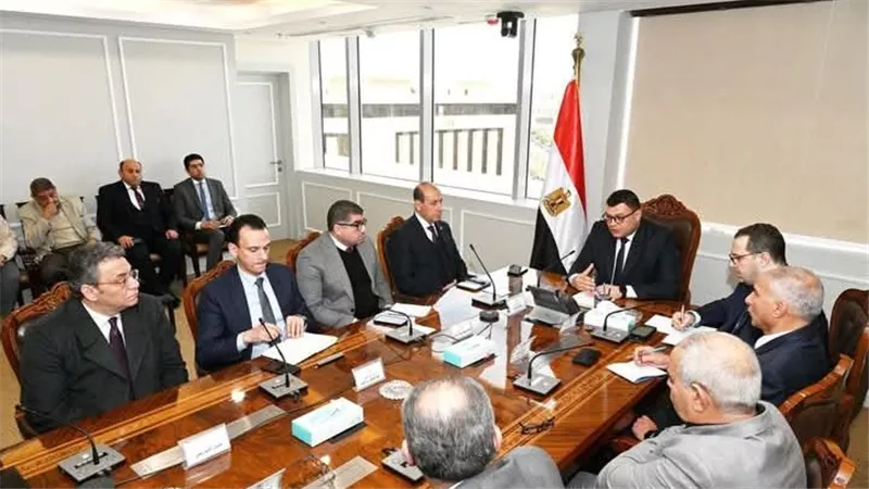 وزير الإسكان يتابع سير العمل بقطاعات هيئة المجتمعات العمرانية الجديدة 