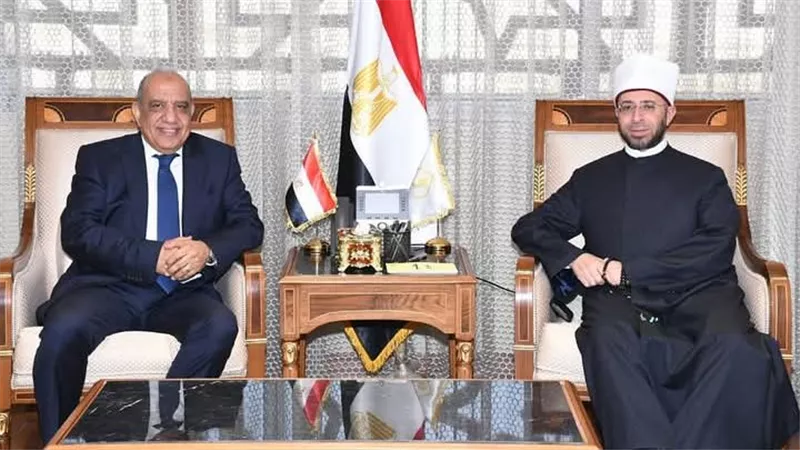 وزير الأوقاف يستقبل وزير الكهرباء والطاقة المتجددة بمقر الوزارة بالعاصمة الإدارية الجديدة