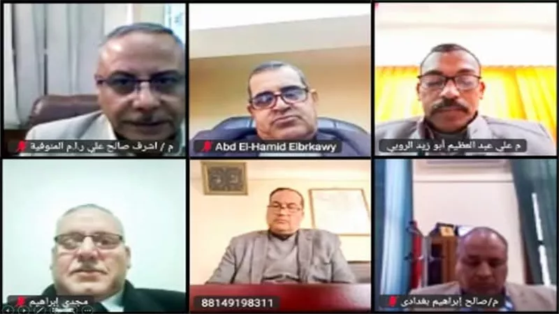  سويلم يعقد اجتماعاً مع قيادات الوزارة و رؤساء الإدارات المركزية للموارد المائية والرى بالمحافظات 