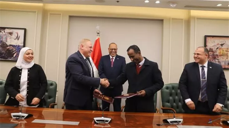 وزير العمل يشهد اتفاق تعاون مع 
