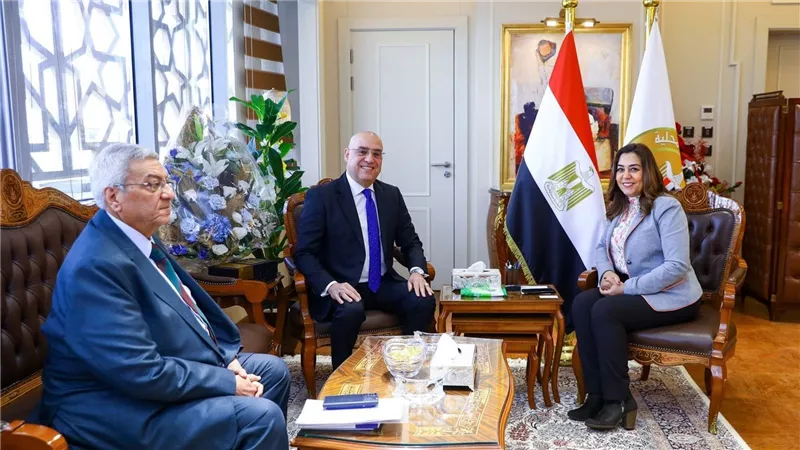 وزيرة التنمية المحلية تستقبل رئيس حزب الجبهة الوطنية
