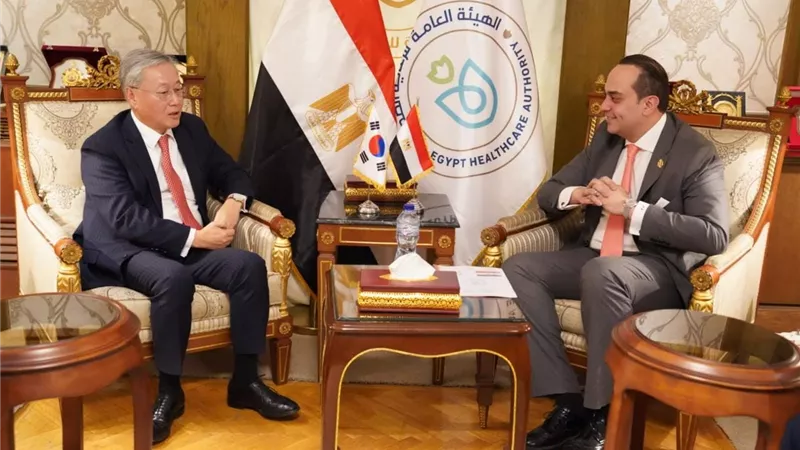 رئيس هيئة الرعاية الصحية يبحث مع سفير كوريا الجنوبية تعزيز التعاون في مجالات الرعاية الصحية والتكنولوجيا الطبية