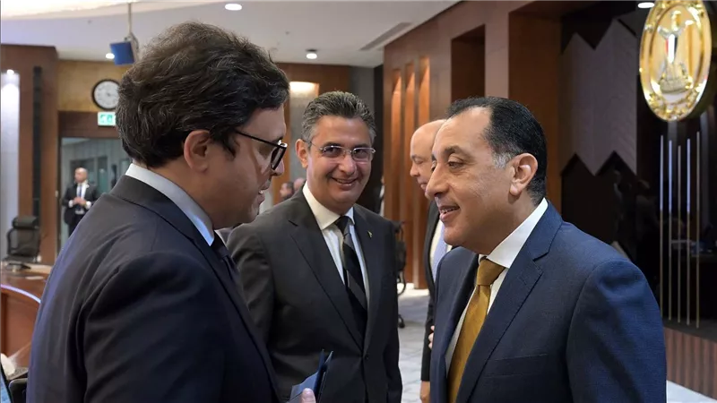 وزير الثقافة يستعرض التقرير الإحصائي لمبادرات وفعاليات وزارة الثقافة لعام 2025