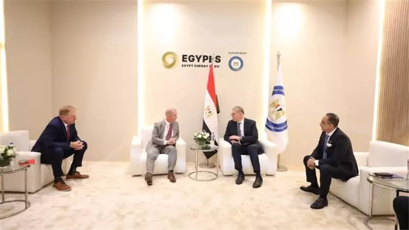  وزير البترول يلتقي بوفد الكونسورتيوم الجديد 