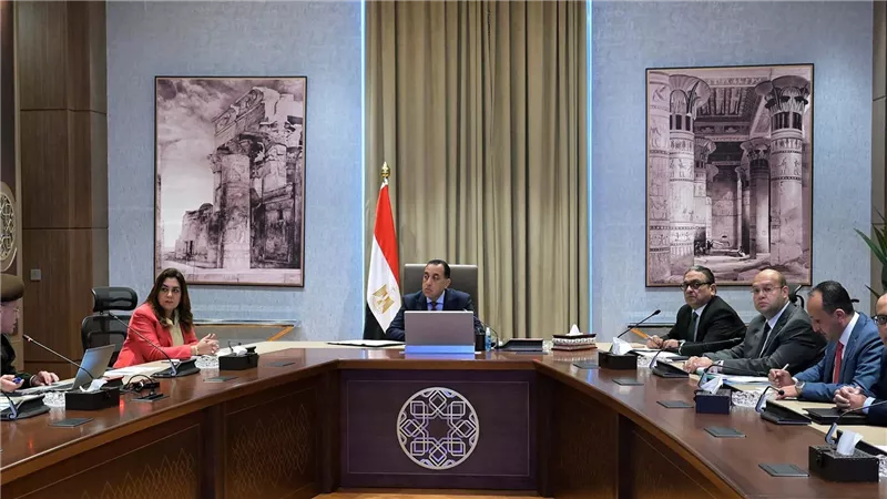 رئيس الوزراء يُتابع الموقف التنفيذي لمشروع امتداد محور الفريق كمال عامر