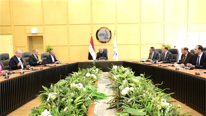 وزير النقل والصناعة يشهد توقيع مذكرة تفاهم لإنشاء منطقة صناعية لوجيستية متكاملة بميناء دمياط