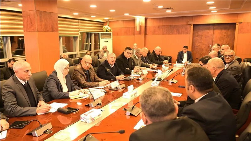 الوزير يبحث مع وزيرا الكهرباء والإسكان و المطورين الصناعيين آليات وضوابط تنظيم عمل المطورين الصناعيين في مصر