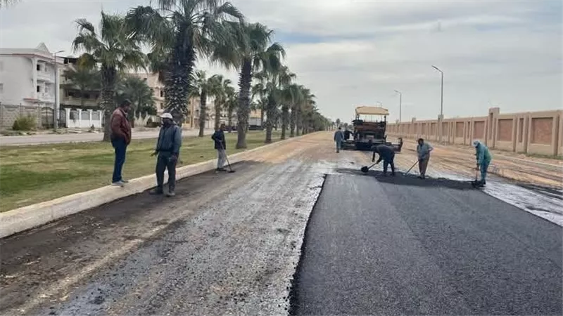 وزير الإسكان يتابع مشروعات تطوير الطرق والمرافق والمبادرة الرئاسية