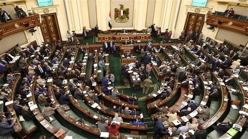 مجلس النواب يحظر كل أشكال التمييز بقانون العمل الجديد