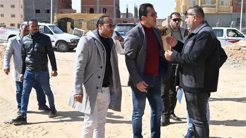 وزير الإسكان يُتابع مشروعات التطوير وترفيق الأراضي بالمناطق الصناعية 