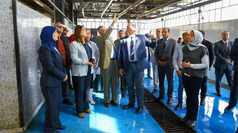 وزيرة التنمية المحلية ومحافظ القليوبية يتفقدان مجزر الخانكة 