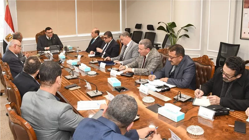 وزير الإسكان يتابع موقف المشروعات التي يتم تنفيذها ضمن المبادرة الرئاسية 