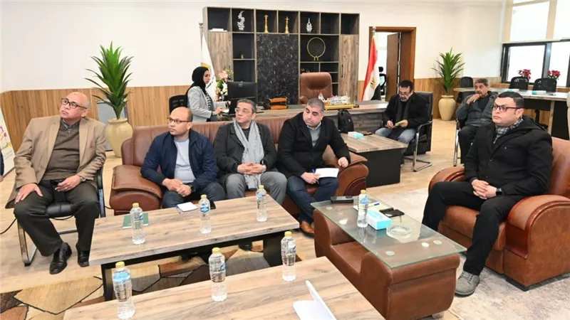 وزير الإسكان يعقد اجتماعاً بمقر جهاز مدينة المنصورة الجديدة لمتابعة الموقف التنفيذى للمشروعات وأعمال التشغيل والصيانة