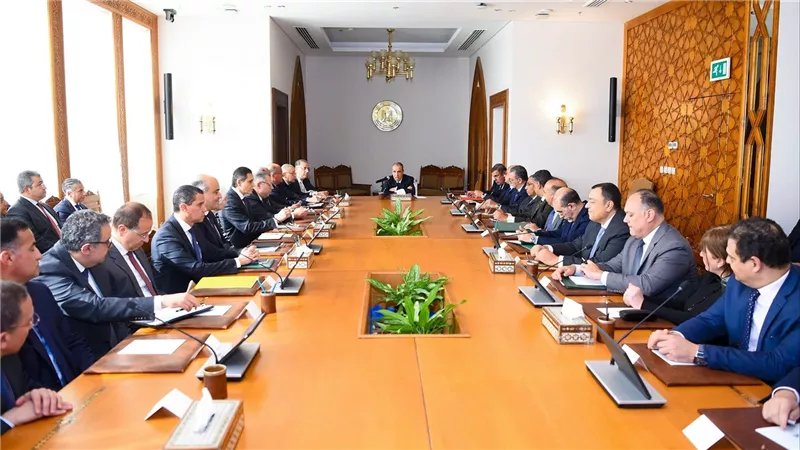 وزير الخارجية والهجرة يجتمع مع قيادات وزارة الخارجية لمتابعة سير العمل بالوزارة